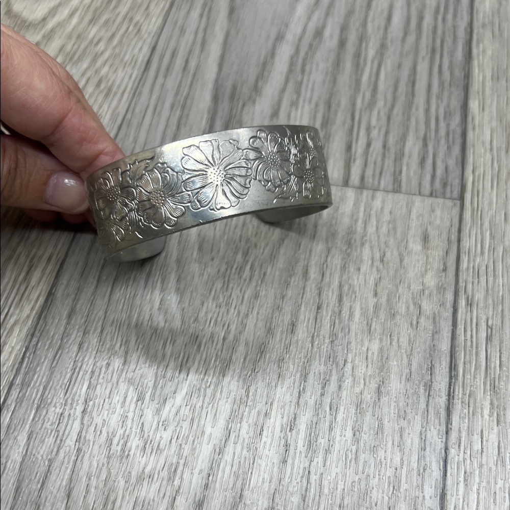 KIRK STIEFF Vintage Floral Pattern Silver Cuff Bracelet